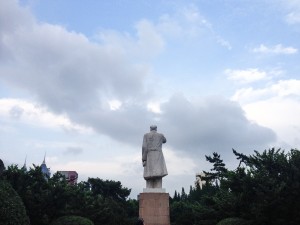 (Statue of Mao Zedong in main quad of NYU Shanghai’s former campus at East China Normal University, 上海纽约大学，华东师范大学)