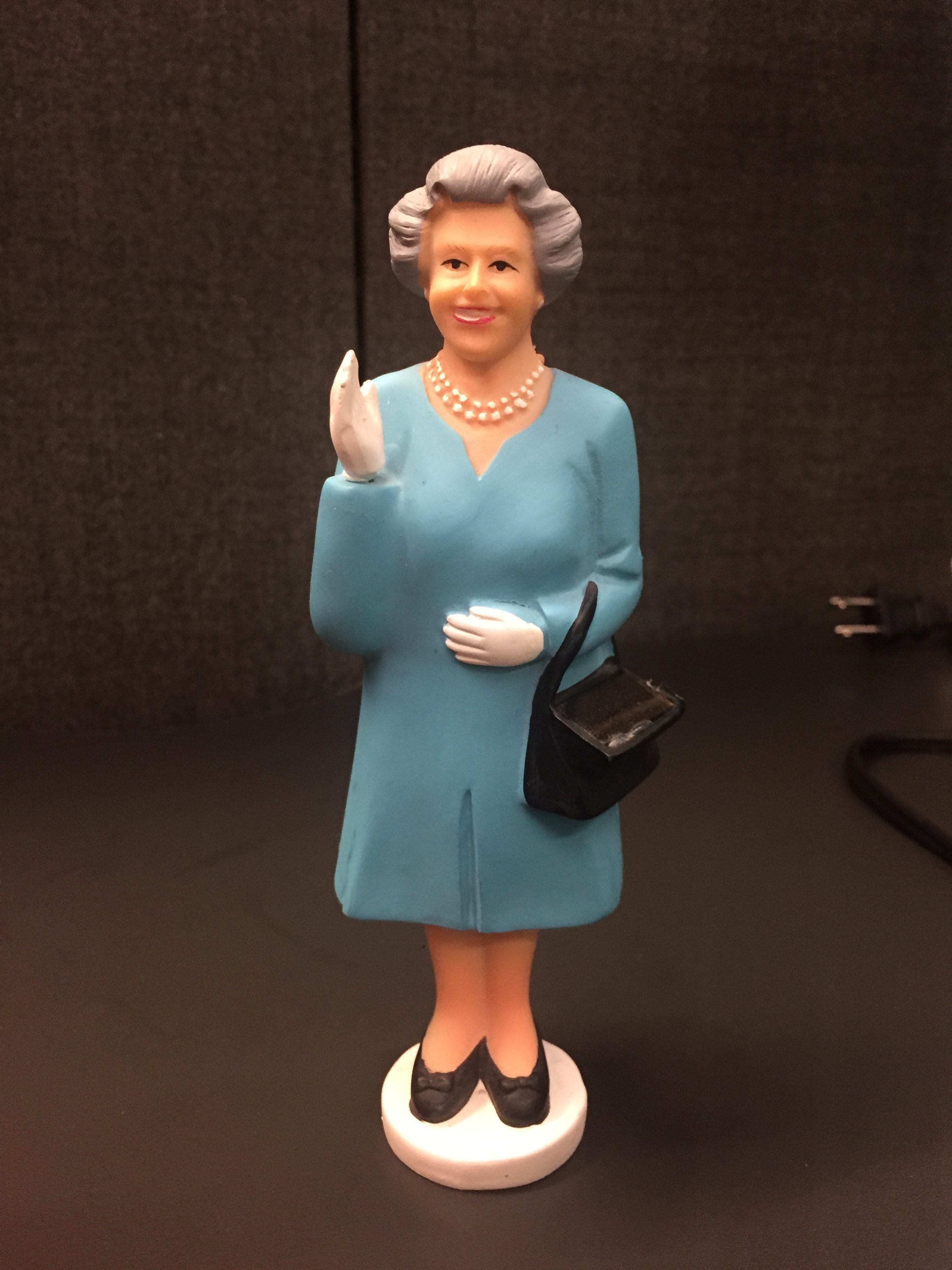 Queen Elizabeth mini desk statue
